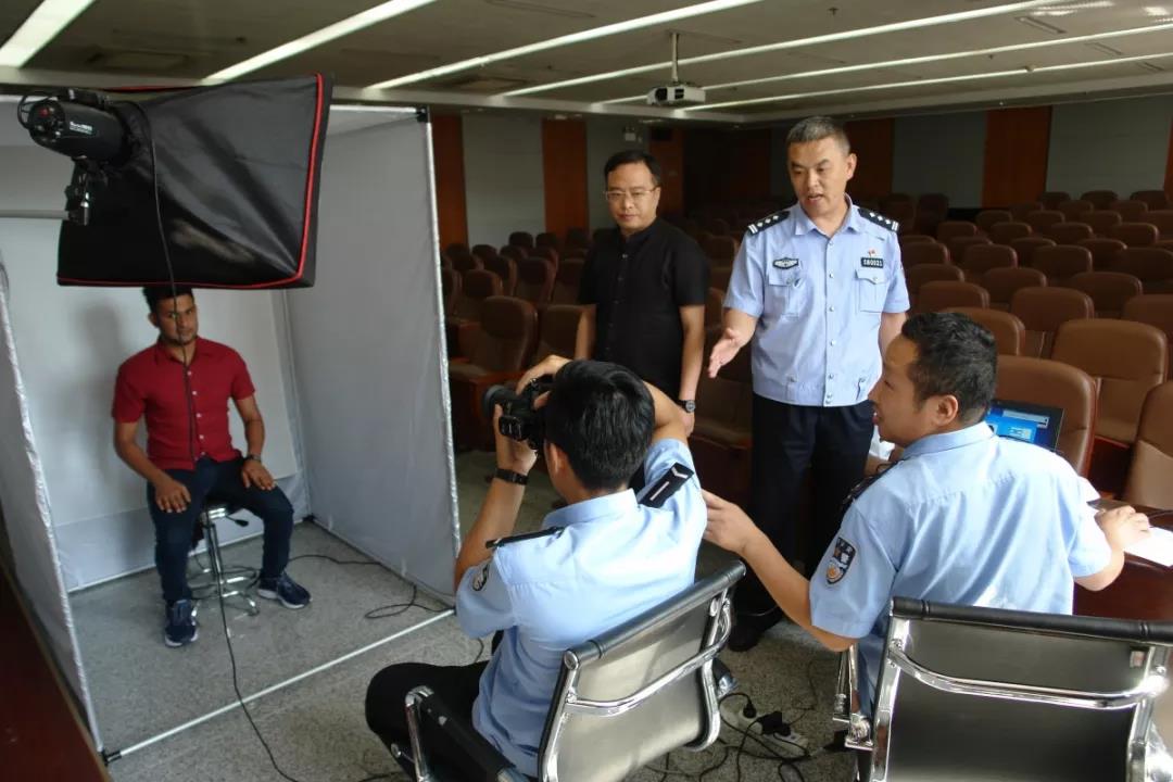 The Entry Exit Administration Bureau of Tianjin Public Security Bureau provides on-site image collection service for our international students