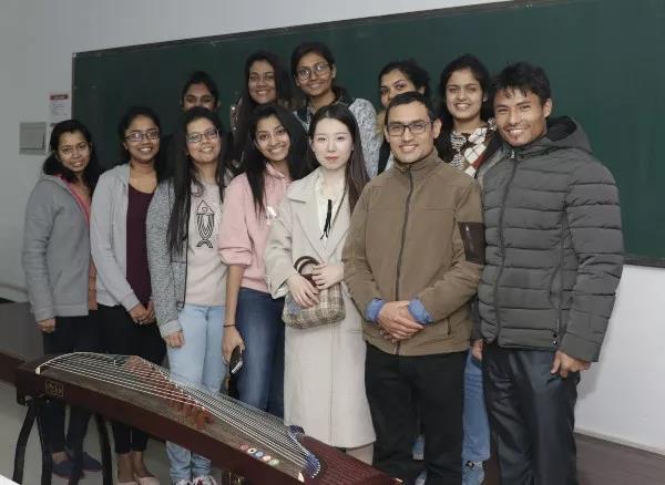 International Medical School Holds a Guzheng Performance Appreciation Meeting